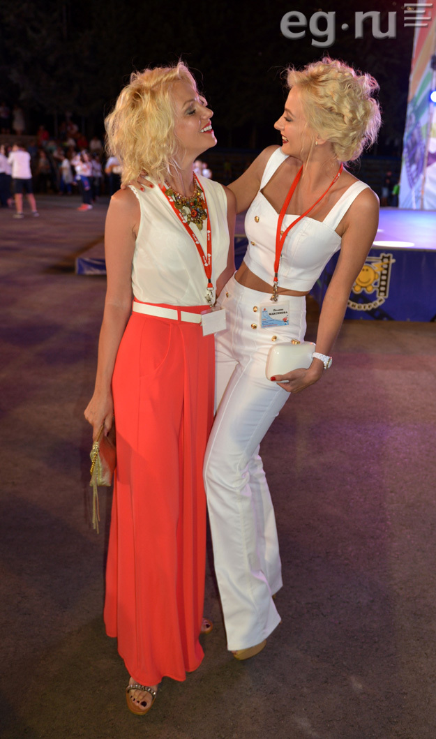 ПОЛИНА МАКСИМОВА С МАМОЙ