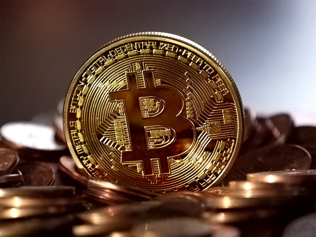 Что стоит за феноменальным удорожанием биткоинов