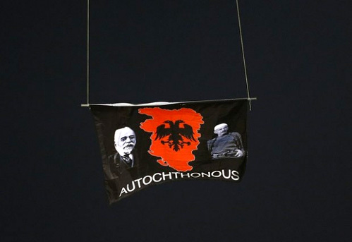 Флаг из-а которого начались беспорядки