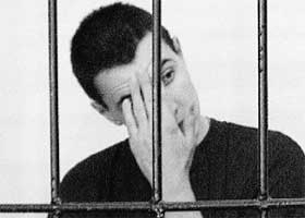 МИХАИЛ МАЙЕР: стыдится смотреть в объектив