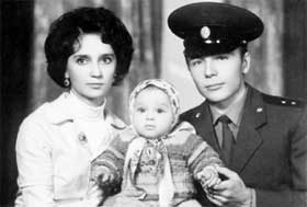 ЕЩЕ РУССКИЙ: Виктор Прокудин с женой Анной и дочерью Викой