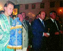 ПАНИХИДА: Игорь Иванов стоял со свечой час, не шелохнувшись