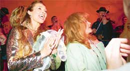 ПЛЯСКИ С ЦЫГАНАМИ: примадонна была в ударе