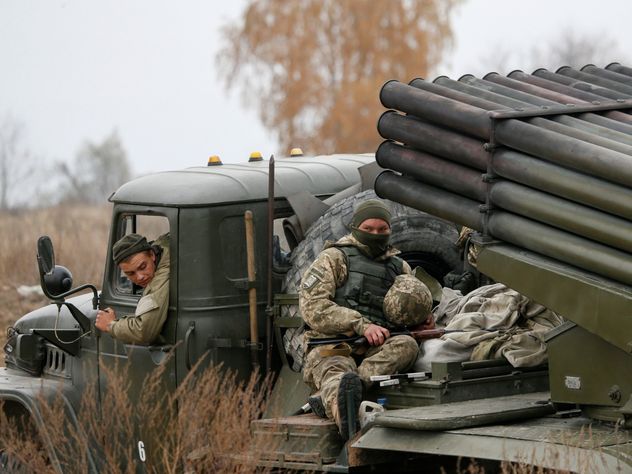 Ukrainian servicemen take part in military exercises in Kiev region