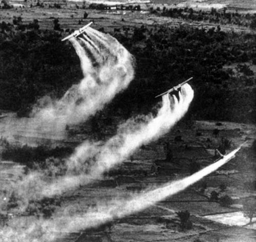 США не скрывают, что во Вьетнаме применяли экологическое оружие. wikipedia