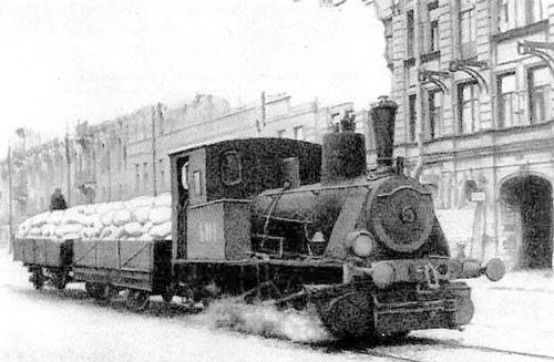 Паровоз везет муку по трамвайным рельсам. Источник: Wikimedia.org