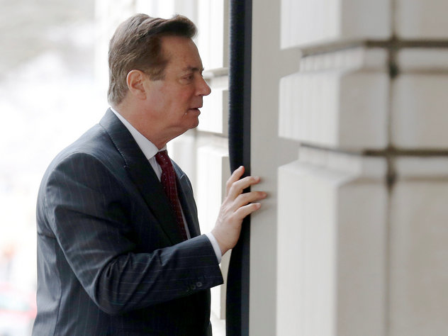 Former Trump campaign manager Manafort arrives at court for a motion hearing in Washington