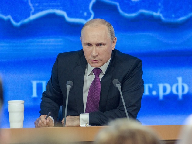 Пресс-секретарь президента РФ Дмитрий Песков подтвердил, что Владимир Путин провел частную встречу с бывшим главной Международной федерации футбола (ФИФА) Йозефом Блаттером.