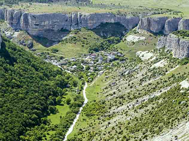 Bakhchysarai from Above Украина утверждает, что Крым страдает от засухи