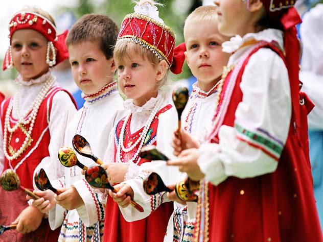 Estate of the Oleniny Традиционный русский музыкальный инструмент - ложки.