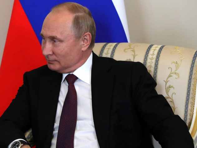 Президент России Владимир Путин во время Прямой линии получил несколько вопросов от жителей Дальнего Востока. Президент России Владимир Путин во время Прямой линии получил несколько вопросов от жителей Дальнего Востока.
