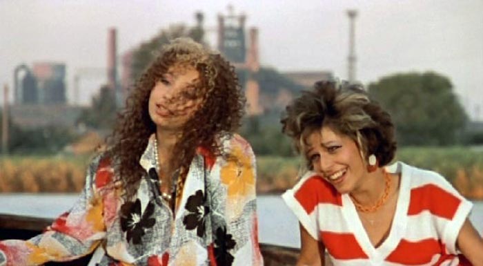 Александра Табакова (слева) и Наталья Негода в фильме «Маленькая Вера», 1989 г.