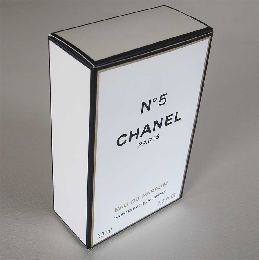 Коробка духов «CHANEL №5».