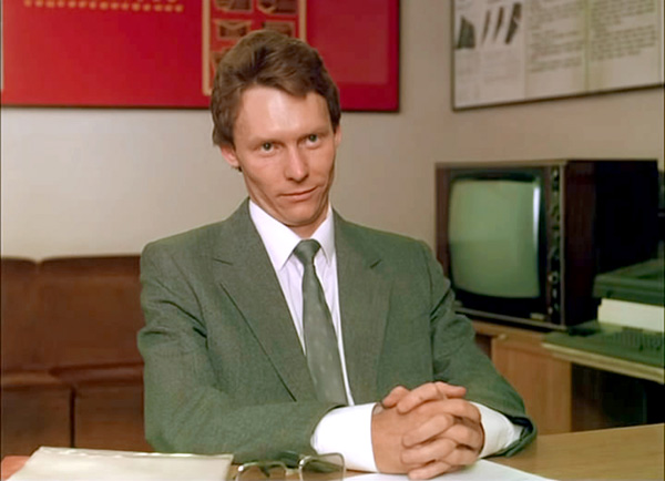 В «Интердевочке» (1989 г.) Игорь Ветров изображал сотрудника «спецуры» Кудрявцева, который ловит в гостинице «ночных бабочек»