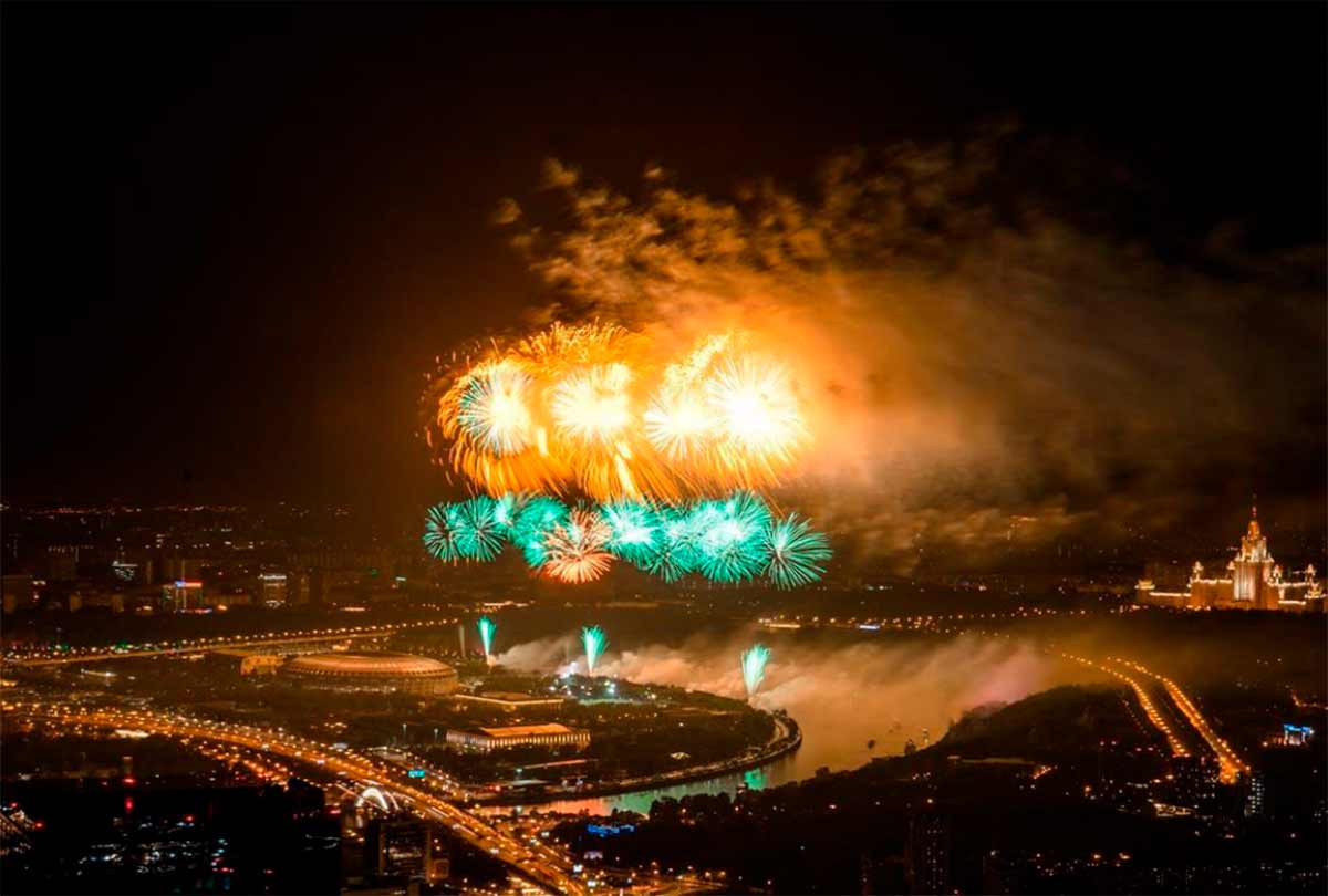 Смотреть салют на день города 2019 с «Панорама 360» в башне «Федерация»