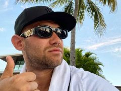 Рэпер Джиган упал на колени перед пышногрудой красоткой