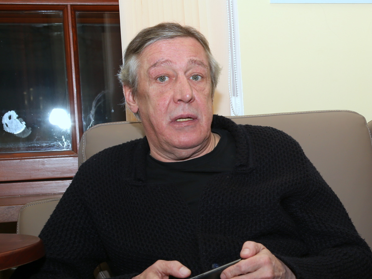 Михаил Ефремов Друг Ефремова рассказал о том, как у актера просили автографы в день аварии