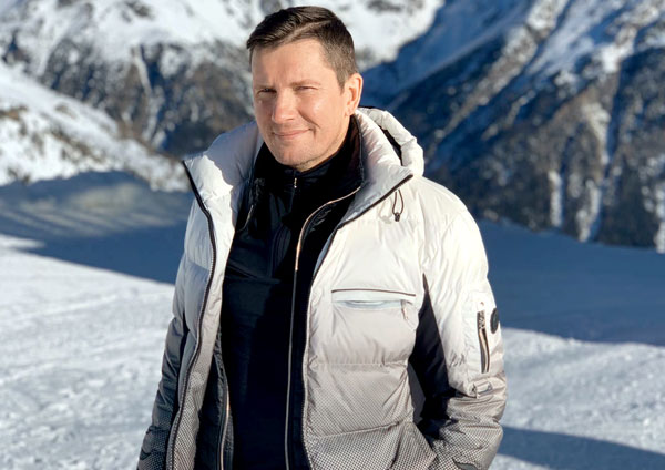 Деданин мечтал уехать подальше