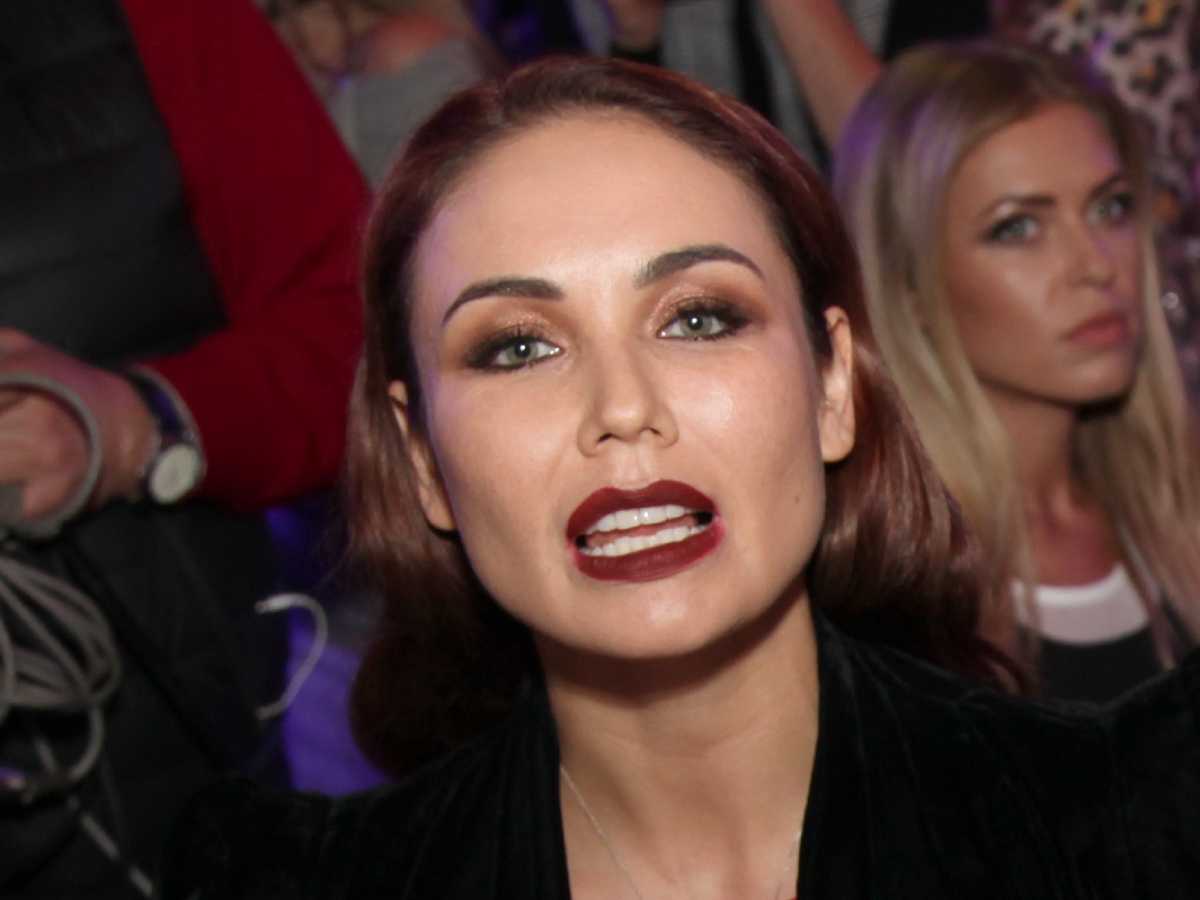 Ляйсан Утяшева Утяшеву обхаживают на глазах у мужа