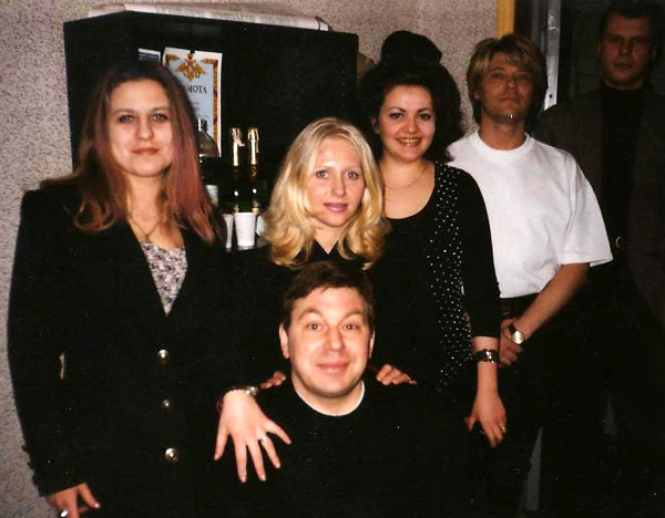 1999 год. Москва. Кинотеатр «Балтика». К. Огонёк, Т. Левенкова, А. Бабич, Г. Богданов (гр. Русские)
