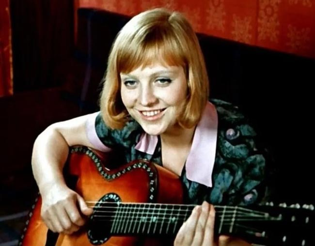 Светлана Крючкова (Нелли Леднёва)