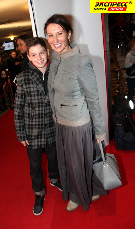 АЛИКА СМЕХОВА С СЫНОМ