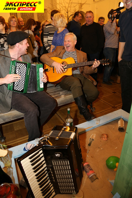 ВАСИЛИЙ МИЩЕНКО (справа)