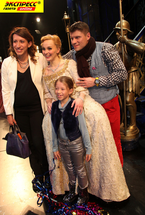 ЕЛЕНА БОРЩЁВА С МУЖЕМ И ДОЧКОЙ, НАТАЛЬЯ БЫСТРОВА