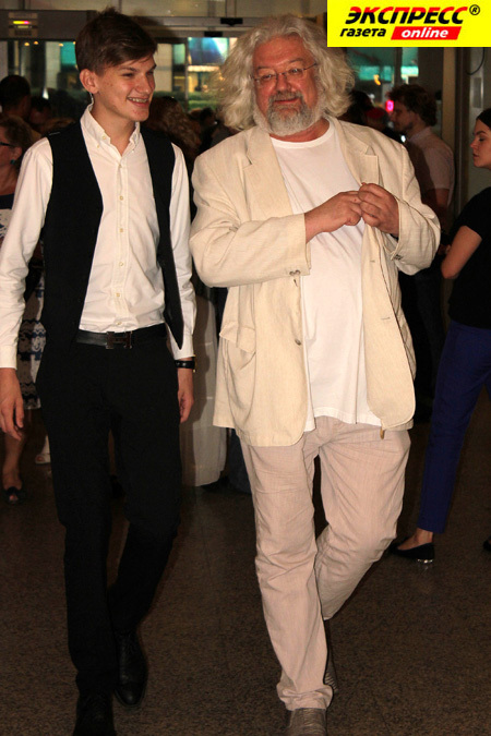 АНДРЕЙ МАКСИМОВ