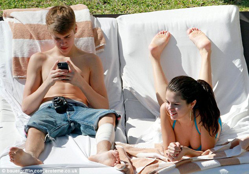 Джастин БИБЕР, Мила КУНИС