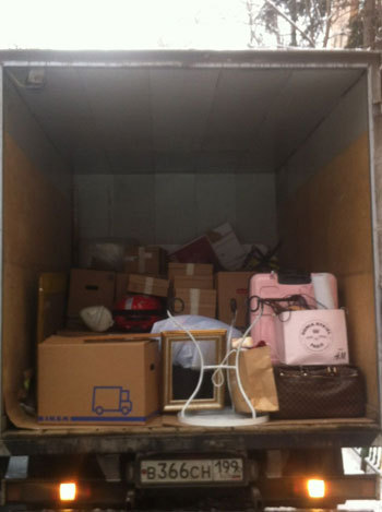 Чтобы перевезти вещи, певица заказала грузовик