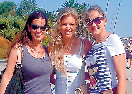 Мельбурн, фото в день рождения: Мария КИРИЛЕНКО (в центре) вместе с подругами-теннисистками (фото mariakirilenko.com)