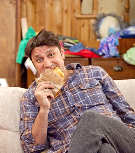 Гена (ЛОГИНОВ) потребляет вредные продукты в немереных количествах