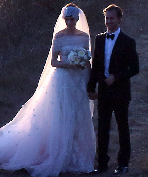 Энн ХЭТЭУЭЙ, Адам ШУЛЬМАН.