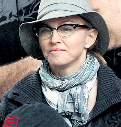 ...и МАДОННА в осенних образах похожи как две капли воды