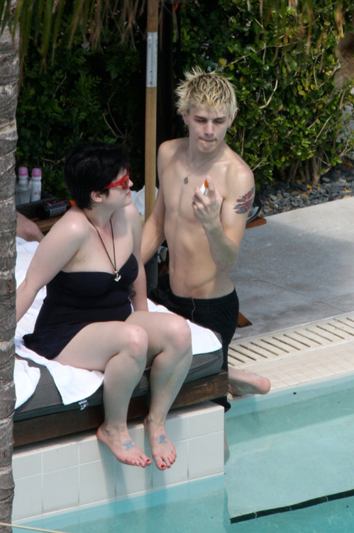 Раньше девушка раздевалась на пляже с куда меньшим удовольствием