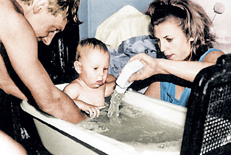 Юля и Саша всё в жизни делали сообща - на фото с сыном Степаном