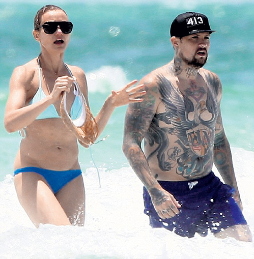 Живописи на теле Бенджи...