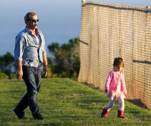 Мел ГИБСОН с дочкой