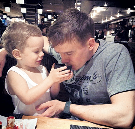 ...бывшему мужу БАРДУКОВУ с сыном общаться не запрещает. Фото: Vk.com