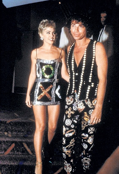 Самоубийство в 1997 году фронтмена рок-группы «INXS» Майкла ХАТЧЕНСА стало для Кайли страшным ударом