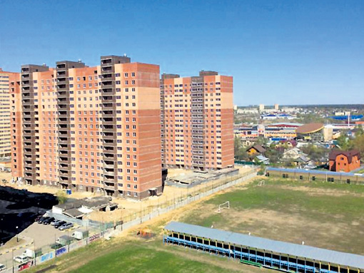 Пустующий корпус на улице Школьной в посёлке Октябрьский стал самым известным местным долгостроем. Фото: myoktyab.ru