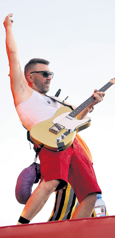 Несмотря на закон о запрете матерщины на массовых мероприятиях, Сергей ШНУРОВ считает, что из песни слова не выкинешь