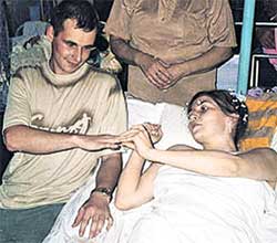 САША И РИТА: обручальными кольцами молодые обменялись прямо в больничной палате