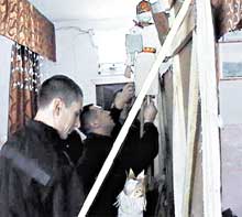 РАБОЧИЙ МОМЕНТ: за декорацией царит творческая атмосфера