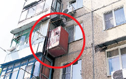 ПЕРСОНАЛЬНЫЙ ЛИФТ: за минуту доставляет хозяина-инвалида с третьего этажа на первый