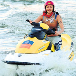 ДАВЫДОВА: легко освоила водный мотоцикл