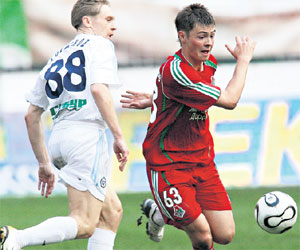 ПОЛУЗАЩИТНИК БИЛЯЛЕТДИНОВ (№ 63): обладает могучим ударом с левой ноги