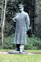 СТАЛИН: его масштабная историческая фигура до сих пор внушает страх и уважение мелкотравчатым националистам