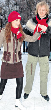 НАЧИНАЮЩАЯ ФИГУРИСТКА: лишь полгода назад Вику Дайнеко начал учить кататься фигурист Вазген Азроян